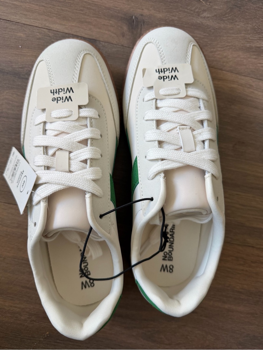 NWT No Boundaries White & Green Casual - Wide Fit Sneakers (8W)